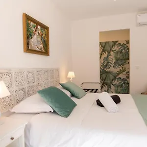 Apartment Bien D'exception En Face Du Palais Des Papes, Avignon