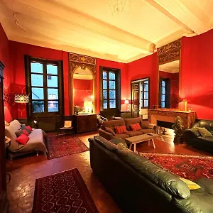 Apartment Palais Des Papes: Historic Mansion With Free Nearby Parking, Avignon